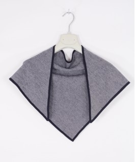 Eșarfa triunghi din lână