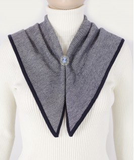 Eșarfa triunghi din lână