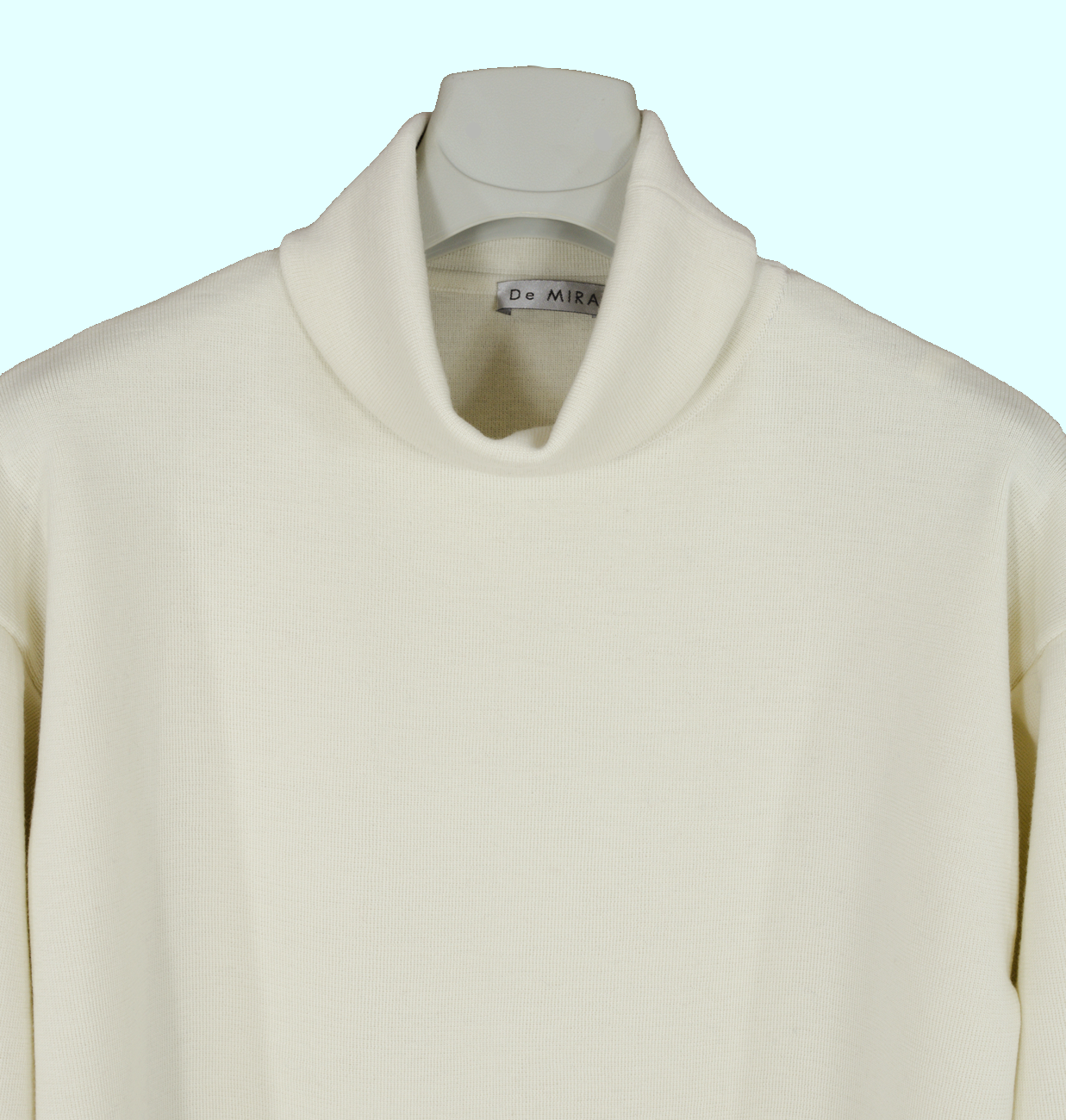 Pulover ecru din lână guler rol Pulover ecru din lână guler rol