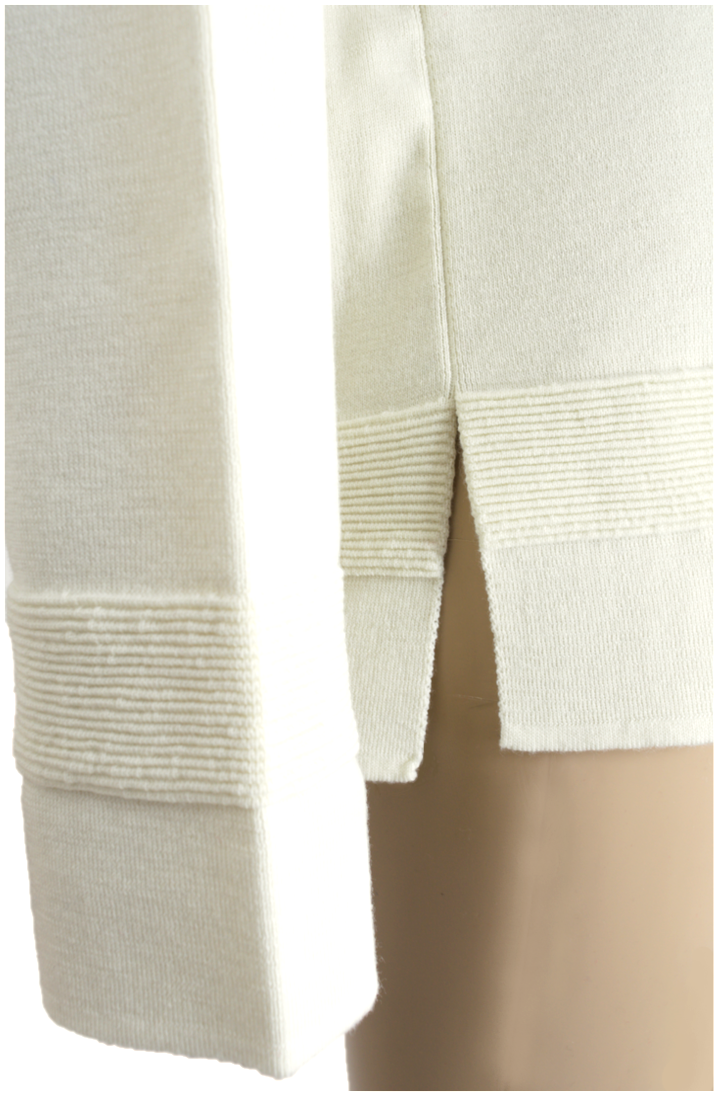 Pulover ecru din lână guler rol Pulover ecru din lână guler rol